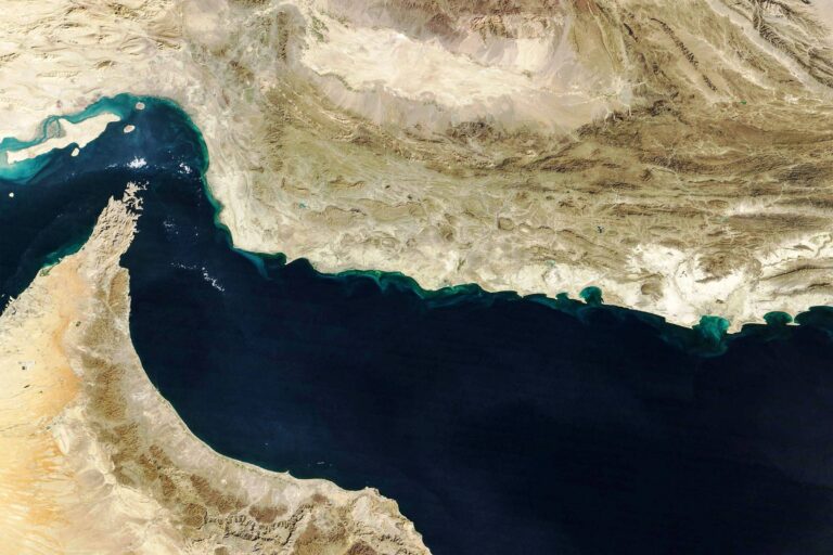 Como o Irã faz do estreito de Hormuz uma forma de lucrar com a guerra como-o-ira-faz-do-estreito-de-hormuz-uma-forma-de-lucrar-com-a-guerra