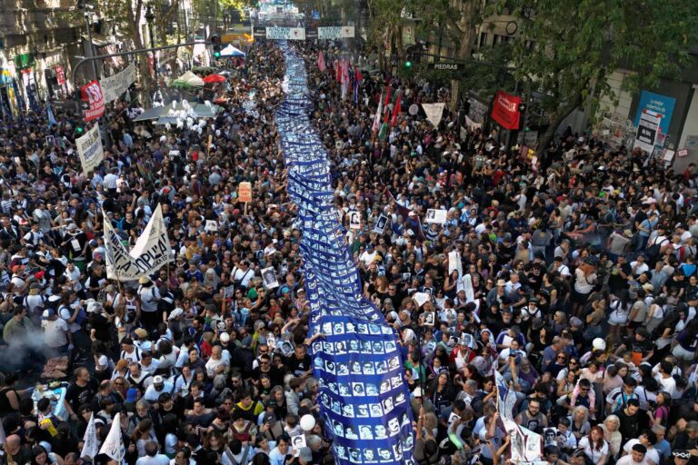 Ex-presa política relembra golpe militar na Argentina, que completa 50 anos ex-presa-politica-relembra-golpe-militar-na-argentina,-que-completa-50-anos