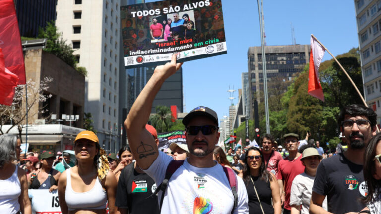 conferencia-internacional-pro-palestina-defende-o-ira-e-entoa-slogan-antissemita-em-sp