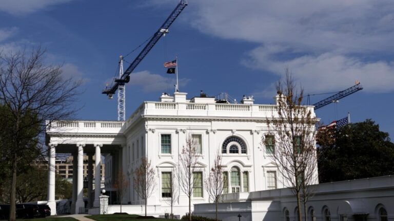 juiz-federal-suspende-construcao-de-salao-de-baile-de-trump-na-casa-branca