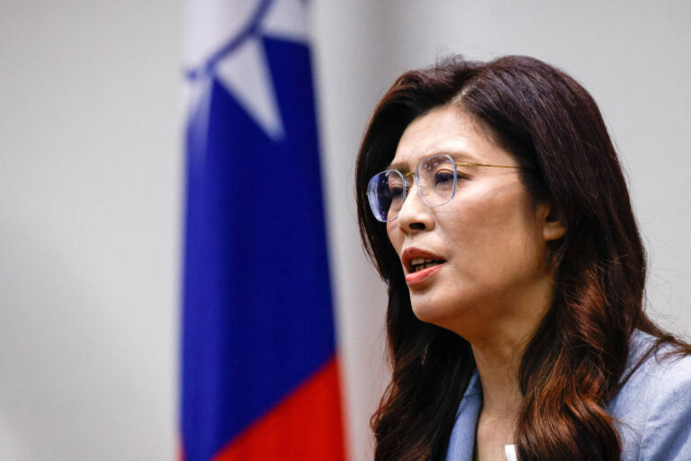 Líder da oposição de Taiwan viaja à China para se reunir com Xi Jinping lider-da-oposicao-de-taiwan-viaja-a-china-para-se-reunir-com-xi-jinping