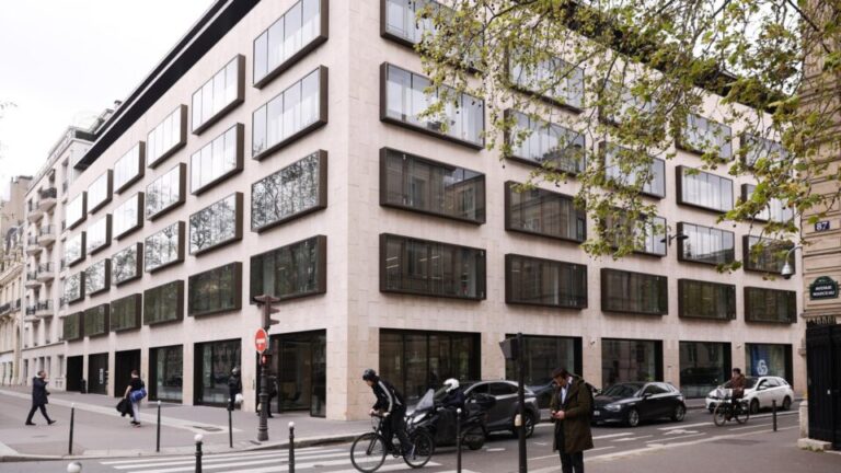 França reforça segurança em Paris após ataque frustrado a banco dos EUA franca-reforca-seguranca-em-paris-apos-ataque-frustrado-a-banco-dos-eua