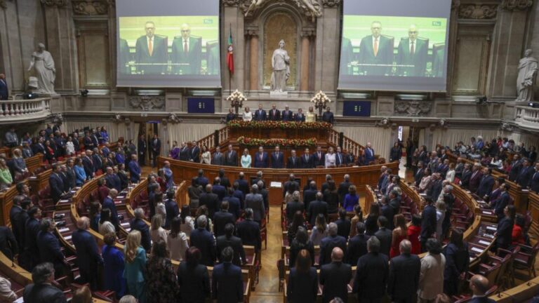 Direita se une e Portugal aprova nova Lei da Nacionalidade que afeta brasileiros direita-se-une-e-portugal-aprova-nova-lei-da-nacionalidade-que-afeta-brasileiros