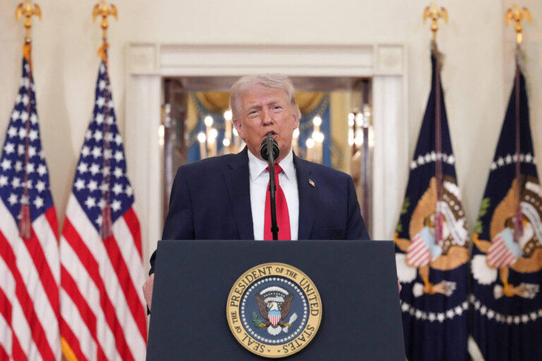 trump-pede-us$-1,5-trilhao-para-defesa-e-propoe-cortes-em-programas-sociais