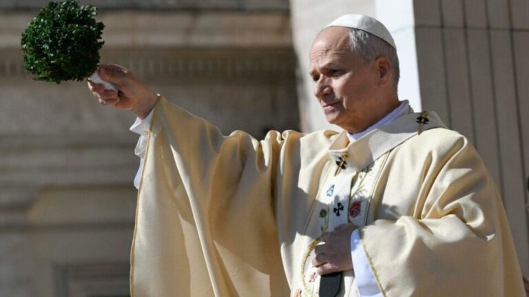 na-missa-de-pascoa,-leao-xiv-condena-a-indiferenca-diante-do-sofrimento-do-mundo