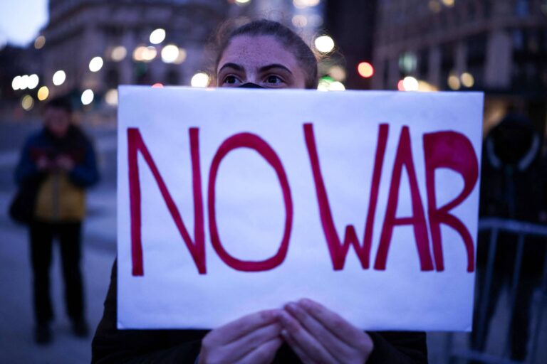 Oposição a Trump volta a defender fim de poder de guerra do presidente oposicao-a-trump-volta-a-defender-fim-de-poder-de-guerra-do-presidente