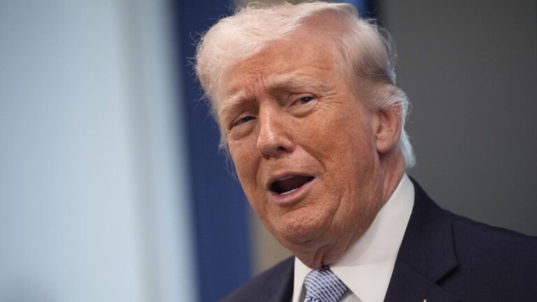 Trump diz que EUA atacarão com mais força se não houver acordo com o Irã trump-diz-que-eua-atacarao-com-mais-forca-se-nao-houver-acordo-com-o-ira