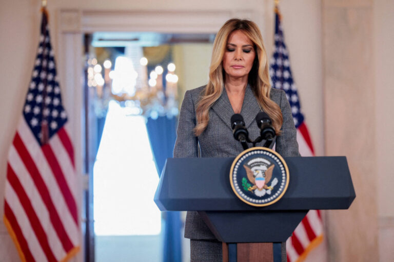 Melania Trump diz que não foi vítima e não se relacionou com Epstein melania-trump-diz-que-nao-foi-vitima-e-nao-se-relacionou-com-epstein