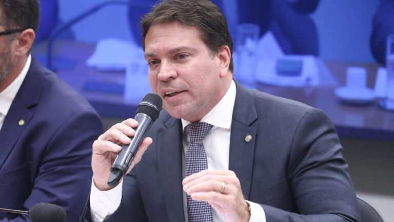 Alexandre Ramagem é preso nos EUA pelo ICE após abordagem de trânsito alexandre-ramagem-e-preso-nos-eua-pelo-ice-apos-abordagem-de-transito