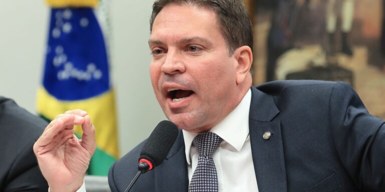 prisao-de-ramagem-e-fruto-da-cooperacao-entre-brasil-e-eua,-diz-pf