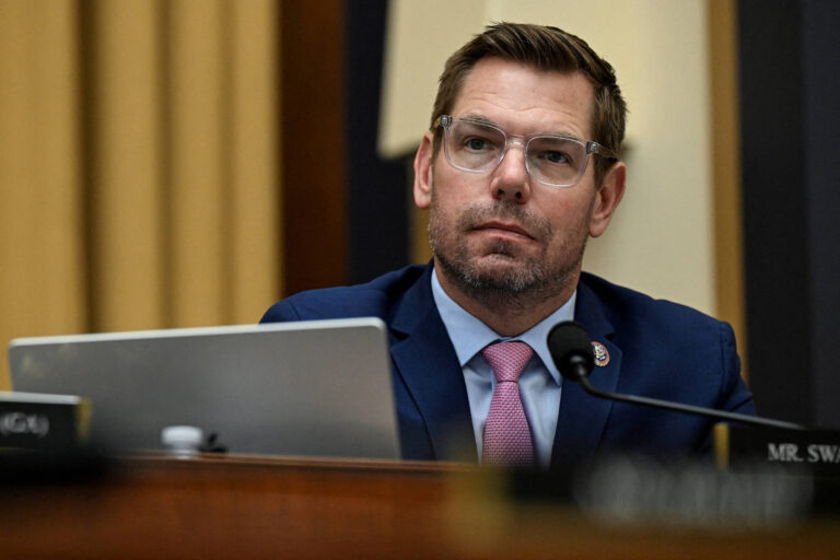 deputado-renuncia-e-suspende-campanha-para-governo-da-california-apos-acusacao-de-abuso-sexual