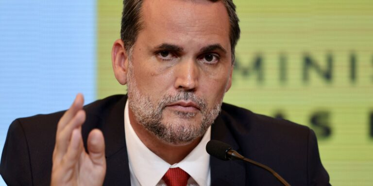 governo-propoe-meta-de-superavit-primario-de-r$-73,3-bilhoes-para-2027