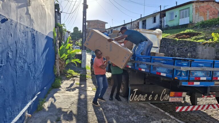 prefeitura-de-valenca-entrega-52-bebedouros-para-escolas-municipais