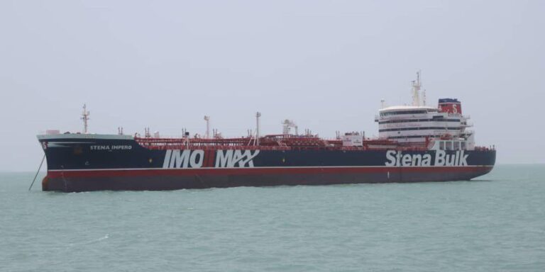 ira-pode-fechar-estreito-de-ormuz-se-bloqueio-naval-dos-eua-persistir