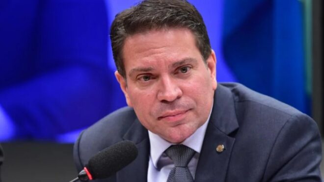 EUA expulsam delegado brasileiro envolvido na detenção de Ramagem eua-expulsam-delegado-brasileiro-envolvido-na-detencao-de-ramagem
