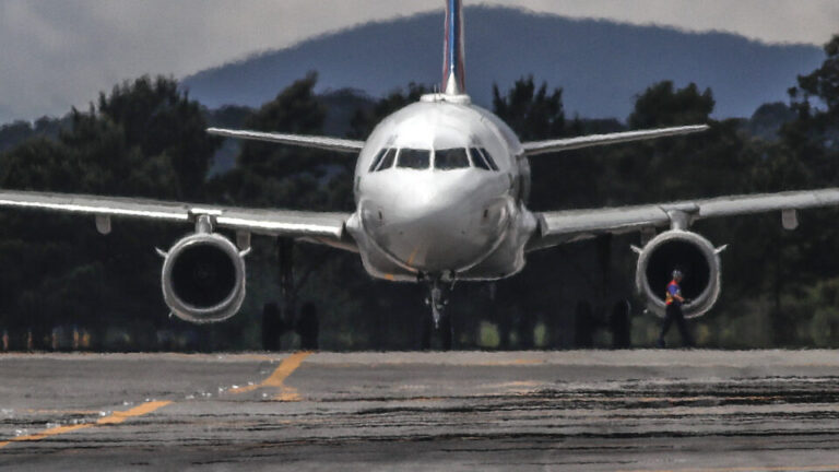 lufthansa-quer-cancelar-20-mil-voos-para-economizar-combustivel
