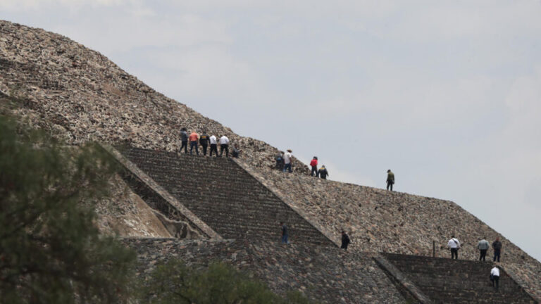 as-vesperas-da-copa,-mulher-e-morta-e-outros-ficam-feridos-em-ataque-em-ponto-turistico-no-mexico