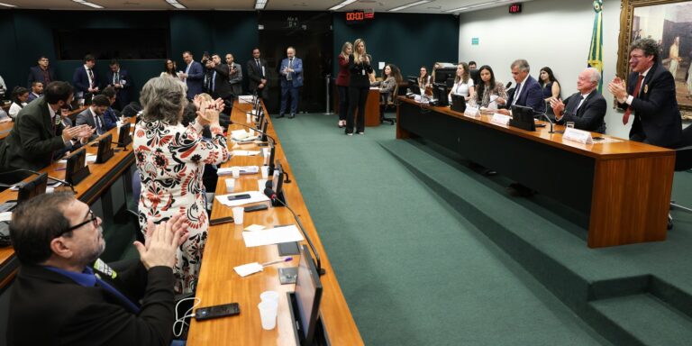 ccj-aprova-admissibilidade-de-propostas-que-acabam-com-escala-61
