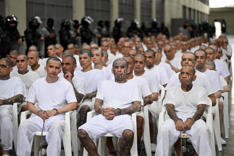 O julgamento coletivo em El Salvador que reúne centenas de acusados de integrar a gangue MS-13 o-julgamento-coletivo-em-el-salvador-que-reune-centenas-de-acusados-de-integrar-a-gangue-ms-13