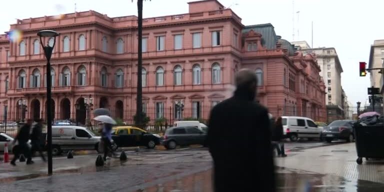 milei-proibe-acesso-de-jornalistas-a-casa-rosada:-ataque-a-imprensa