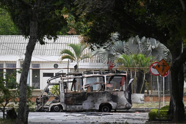 ataque-com-bomba-deixa-14-mortos-e-ao-menos-38-feridos-na-colombia
