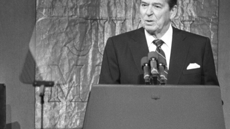 Ronald Reagan sofreu atentado no mesmo hotel da nova tentativa de assassinato contra Trump ronald-reagan-sofreu-atentado-no-mesmo-hotel-da-nova-tentativa-de-assassinato-contra-trump