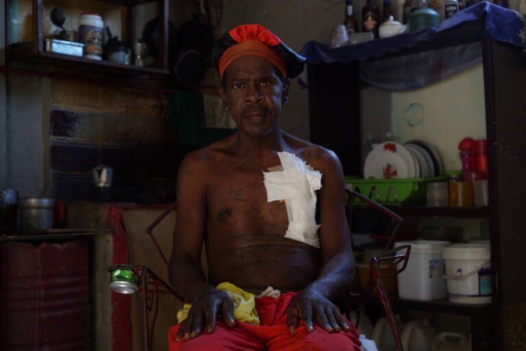 ‘estao-nos-matando-aos-poucos’,-diz-cubano-que-precisa-de-tratamento-para-hipertensao