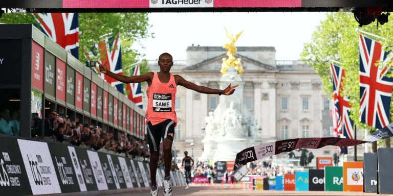 queniano-se-torna-primeiro-atleta-a-correr-maratona-abaixo-de-2-horas