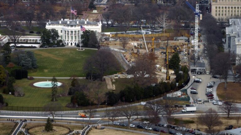 Republicanos defendem construção de salão de eventos na Casa Branca após ataque contra Trump republicanos-defendem-construcao-de-salao-de-eventos-na-casa-branca-apos-ataque-contra-trump