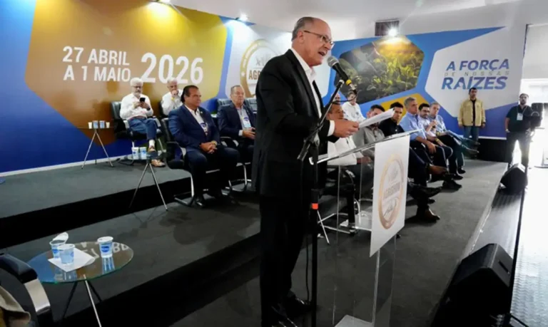Alckmin anuncia R$ 10 bilhões para modernização de máquinas agrícolas alckmin-anuncia-r$-10-bilhoes-para-modernizacao-de-maquinas-agricolas
