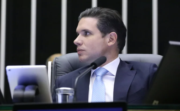 pf-investiga-contrabando-em-aviao-de-empresario-que-transportava-hugo-motta-e-ciro-nogueira