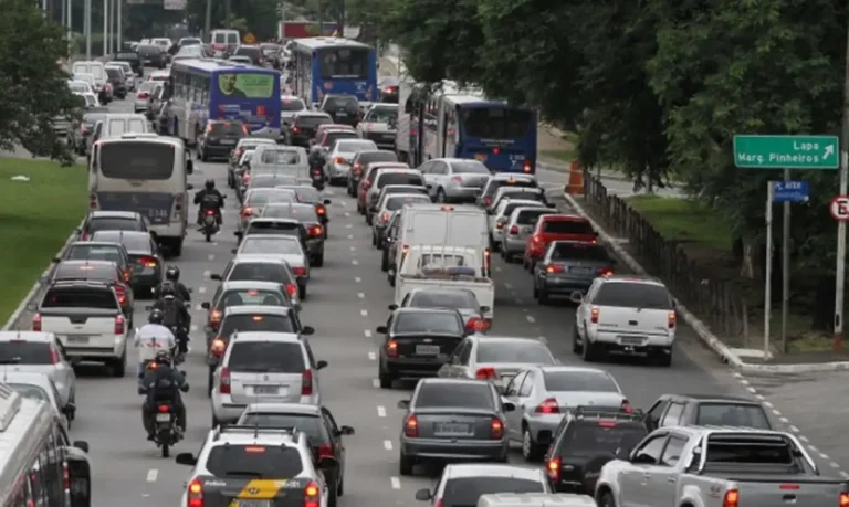 gasolina-e-alimentos-pressionam,-e-previa-da-inflacao-sobe-para-0,89%