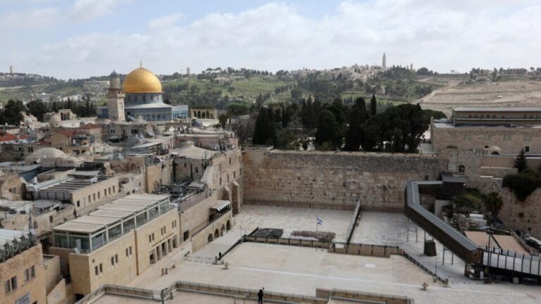 freira-e-derrubada-e-agredida-enquanto-caminhava-em-jerusalem