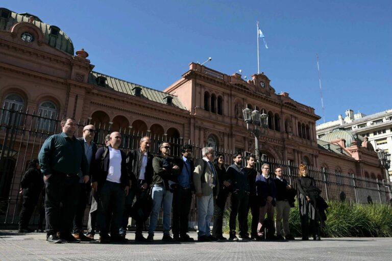 Liberdade de imprensa na Argentina segue em queda livre sob Milei, diz ONG liberdade-de-imprensa-na-argentina-segue-em-queda-livre-sob-milei,-diz-ong