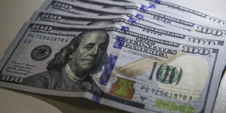 Dólar cai para R$ 4,95 e fecha no menor valor em dois anos dolar-cai-para-r$-4,95-e-fecha-no-menor-valor-em-dois-anos