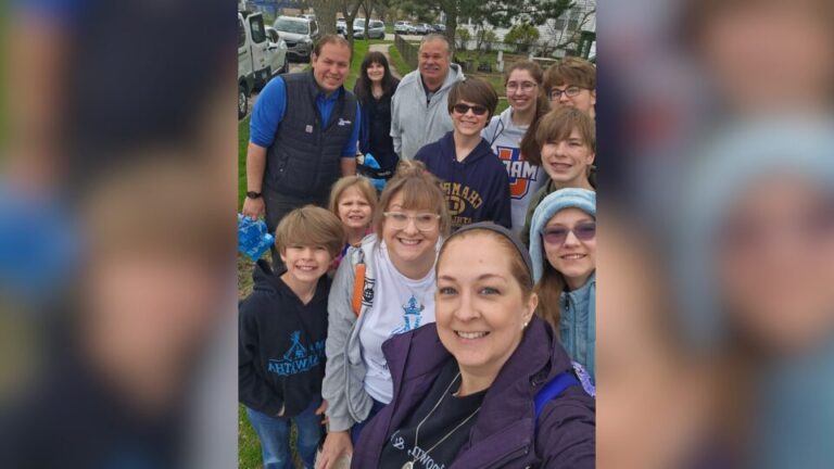Família católica de 10 pessoas caminha 35 quilômetros em peregrinação familia-catolica-de-10-pessoas-caminha-35-quilometros-em-peregrinacao