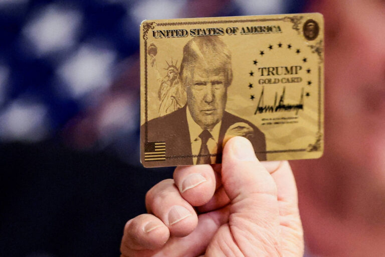 Alardeado por Trump, gold card de US$ 1 milhão atrai menos de 340 pessoas alardeado-por-trump,-gold-card-de-us$-1-milhao-atrai-menos-de-340-pessoas