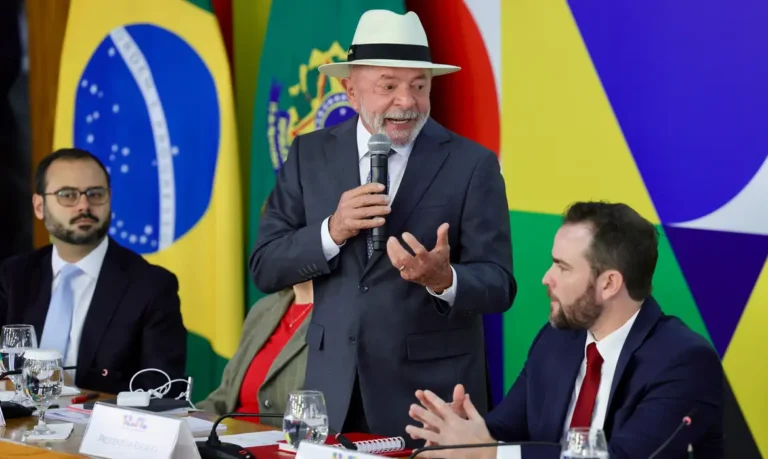 lula-anuncia-novo-desenrola-para-quem-ganha-ate-r$-8,1-mil
