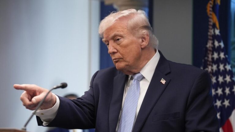 governo-trump-abre-investigacao-contra-faculdade-feminina-por-aceitar-estudantes-trans