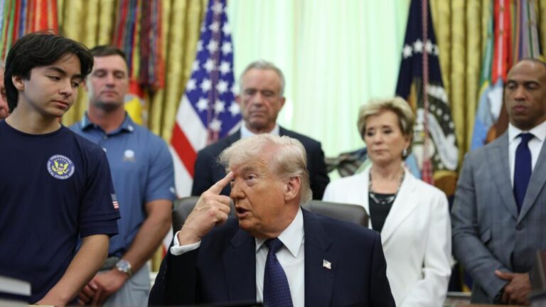 trump-volta-a-criticar-o-papa:-esta-colocando-muitos-catolicos-em-perigo