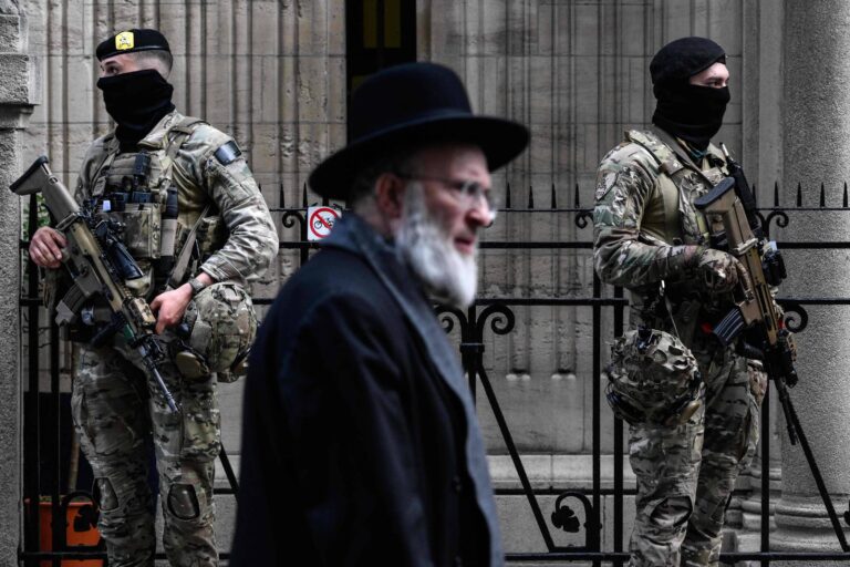 ataques-a-comunidades-judaicas-sugerem-modelo-de-guerra-hibrida-na-europa