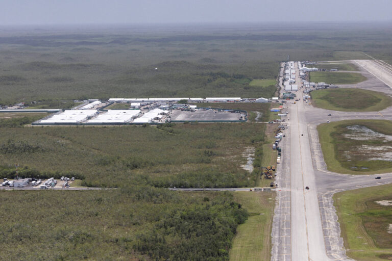 florida-planeja-fechar-‘alcatraz-dos-jacares’,-centro-de-detencao-de-imigrantes,-diz-jornal