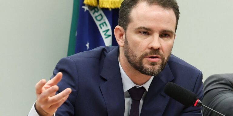 ministro-da-fazenda-defende-na-camara-fim-da-escala-6×1