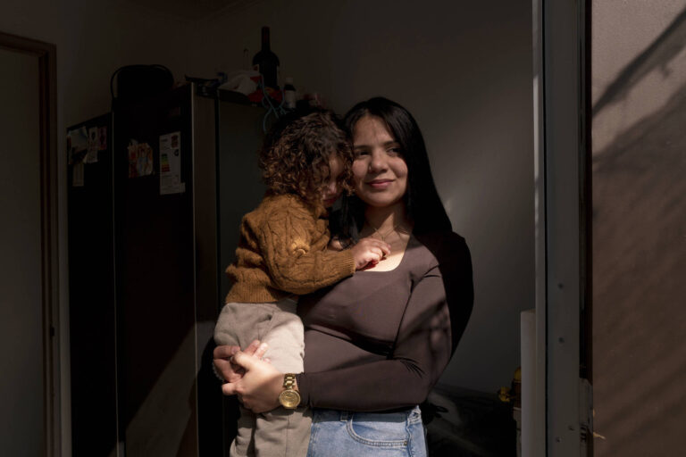 imigrantes-venezuelanos,-antes-euforicos-com-queda-de-maduro,-hesitam-em-voltar-ao-pais-sob-delcy