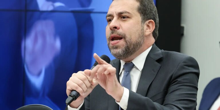 Na Câmara, Boulos defende fim da escala 6×1 de forma imediata na-camara,-boulos-defende-fim-da-escala-6×1-de-forma-imediata
