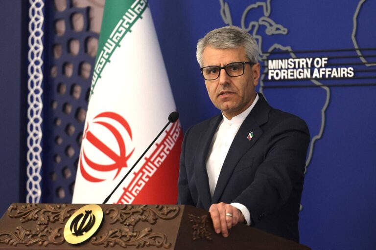 ira-avalia-abrir-hormuz-sem-dar-passagem-para-os-eua,-diz-porta-voz