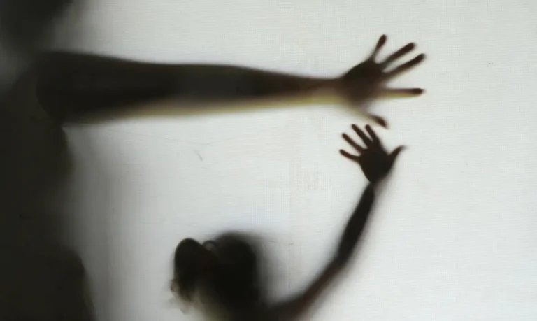 violencia-sexual-atinge-64-meninas-por-dia-no-pais