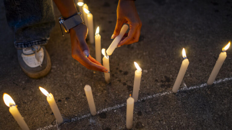 como-uma-estatua-da-virgem-maria-ficou-intacta-em-um-grave-incendio?