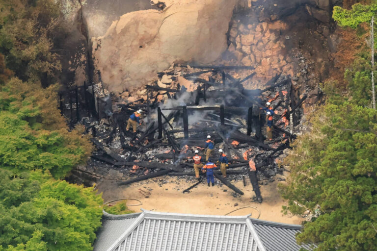 incendio-no-japao-destroi-templo-budista-da-‘chama-eterna’