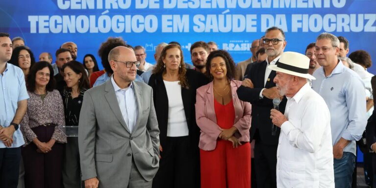 Lula pede que governador do RJ trabalhe para prender milicianos lula-pede-que-governador-do-rj-trabalhe-para-prender-milicianos